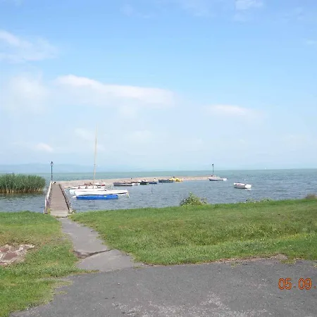 In Balatonboglar/balaton 18180